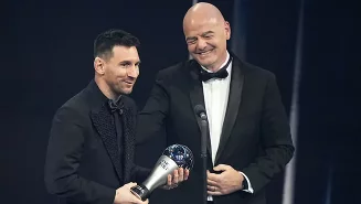 Leo Messi, vencedor do prêmio The Best da FIFA para os melhores do ano de 2022