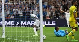Olympique de Marselha vence Nantes por 2 a 0 e se aproxima do PSG no Francês