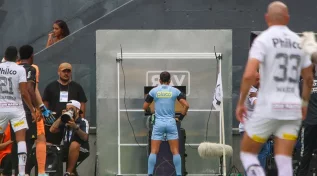 Santos e Corinthians empatam por 2 a 0 Em clássico polêmico válido pelo Campeonato Paulista