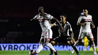 São Paulo vence clássico por 3 a 1 e complica Santos no Paulistão