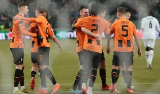 Shakhtar vence Rennes por 2 a 1 em partida válida pela segunda fase da Liga Europa