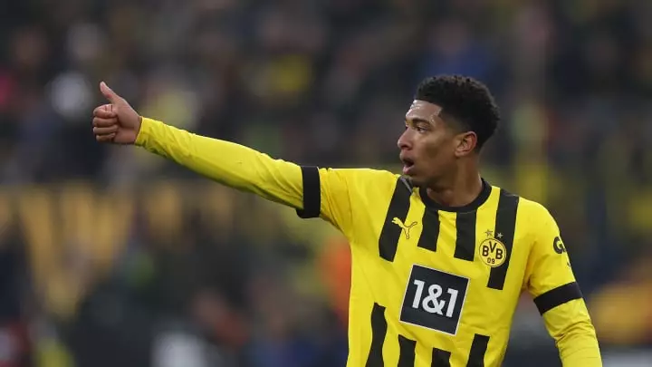 Tudo por Bellingham! Com direito à salário astronômico, Borussia Dortmund traça plano audacioso para manter meia inglês. Confira!