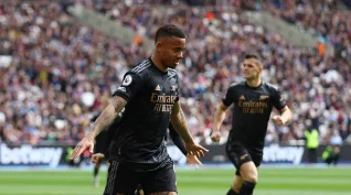 Arsenal empata com o West Ham por 2 a 2 e deixa Manchester City se aproximar na briga pelo título do Inglês