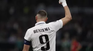 À procura de um parceiro para Benzema: puro ‘9’, idade máxima 21 anos..