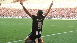 Botafogo vence o Flamengo por 3 a 2 em jogão e assume a liderança do Campeonato Brasileiro Série A