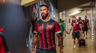 Colo-Colo pede multa de mais de R$ 10 milhões a Lucero e Fortaleza, a FIFA foi acionada. Veja!