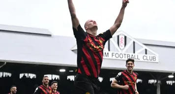 Manchester City vence Fulham por 2 a 1 e assume liderança da Premier League