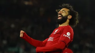 Liverpool goleia o Leeds por 6 a 1 e volta a vencer na Premier League