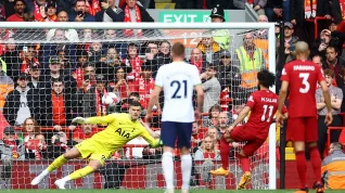Liverpool vence Tottenham por 4 a 3 em grande jogo no campeonato Inglês