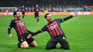 O Milan venceu a Napoli por 1 a 0 no jogo de ida das quartas de final da Champions League