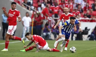 O Porto acabou com a invencibilidade de 16 jogos do Benfica, nesta sexta-feira em jogo pela 27ª rodada do Campeonato Português
