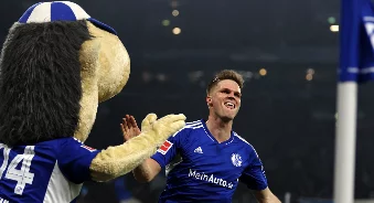 O Schalke 04 venceu o Hertha Berlim por 5 a 2 em partida válida pelo Campeonato Alemão