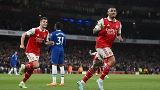 Arsenal bate o Chelsea por 3 a 1 e assume novamente a liderança provisória do Inglês