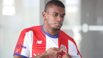 O volante Fernando, do Antalyaspor, está no radar do Flamengo