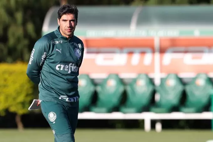 PSG considera Abel Ferreira como um dos candidatos para o cargo de treinador. Entenda!