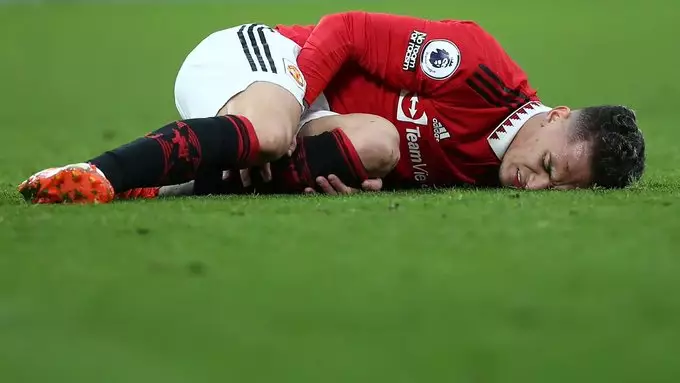 Antony do Manchester United deve ficar fora dos gramados por 2 meses. Entenda!