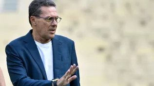 Corinthians negocia a contratação do técnico Vanderlei Luxemburgo