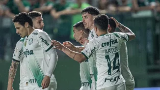 Palmeiras atropela Goiás por 5 a 0 e continua na cola da liderança do Brasileirão