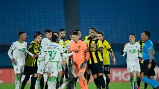 O América-MG venceu de virada o Peñarol por 2 a 1 e se classificou aos playoffs da Copa Sul-Americana. veja!