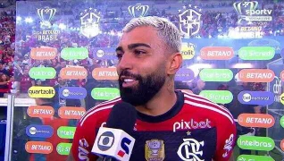 O Flamengo bateu o Fluminense por 2 a 0 e avança para as quartas da Copa do Brasil