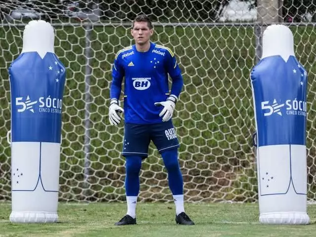 Rafael Cabral assume responsabilidade por gol sofrido e lamenta derrota do Cruzeiro para o Atlético-MG. Entenda!