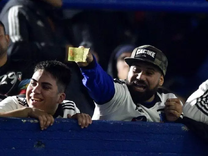 Confrontos entre torcedores de Boca Juniors e Colo Colo resultam em 50 detidos em Buenos Aires. Entenda!