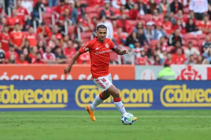 Internacional busca manter invencibilidade enquanto Vasco busca reação no Brasileirão. Entenda!