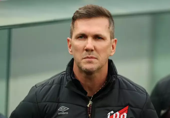 Paulo Turra assume o comando técnico do Santos após saída de Odair Hellmann. Entenda!