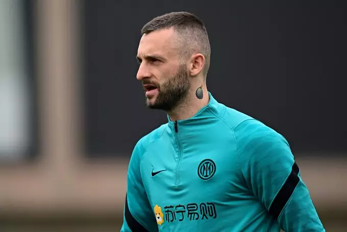 Barcelona mira Marcelo Brozovic como substituto de Busquets no meio-campo. Entenda!