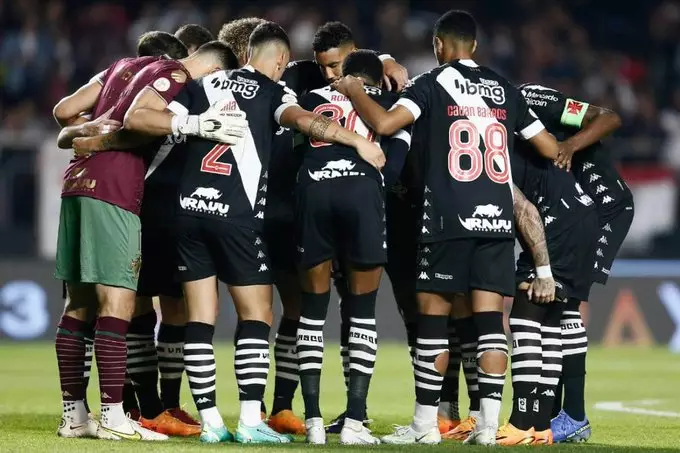 Vasco enfrenta o Cuiabá em meio a caos e busca por recuperação no Brasileirão. Entenda!