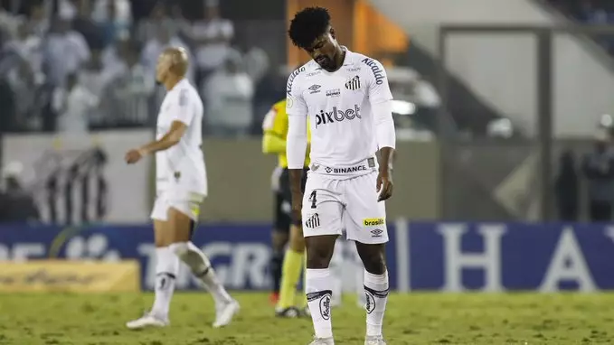 Santos rescinde contrato com Eduardo Bauermann após escândalo de manipulação de jogos. Entenda!