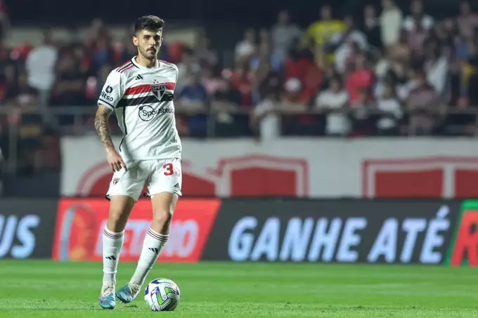 Beraldo, zagueiro do São Paulo, se lesiona e pode perder jogos contra o Palmeiras. Entenda!