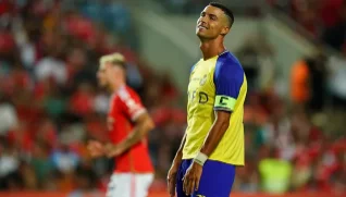 O Benfica goleou o Al-Nassr por 4 a 1 com direito a lençol de Di María em Cristiano Ronaldo. veja!