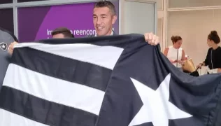 Bruno Lage é o novo Técnico do Botafogo e já está no Rio aonde desembarcou hoje no aeroporto do Galeão. veja!