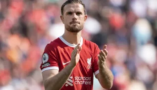 Henderson se despede, e Liverpool mira volante ex-City do Southampton. veja!