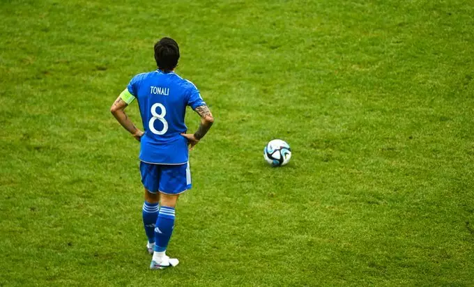 Newcastle contrata Sandro Tonali, meia do Milan, por R$ 362 milhões. Entenda!