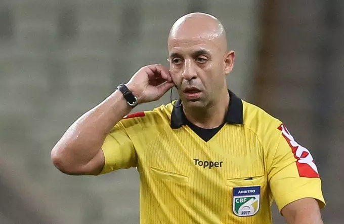 Decisão polêmica no jogo Athletico-PR x Palmeiras gera discussão sobre arbitragem. Entenda!