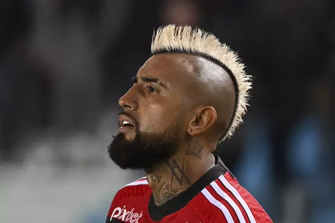 Arturo Vidal troca o Flamengo pelo Athletico-PR em busca de novas oportunidades. Entenda!
