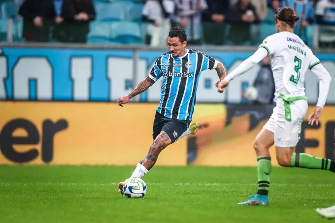 Vina está de saída do Grêmio: Último jogo contra o Bahia e negociações com clube árabe. Entenda!