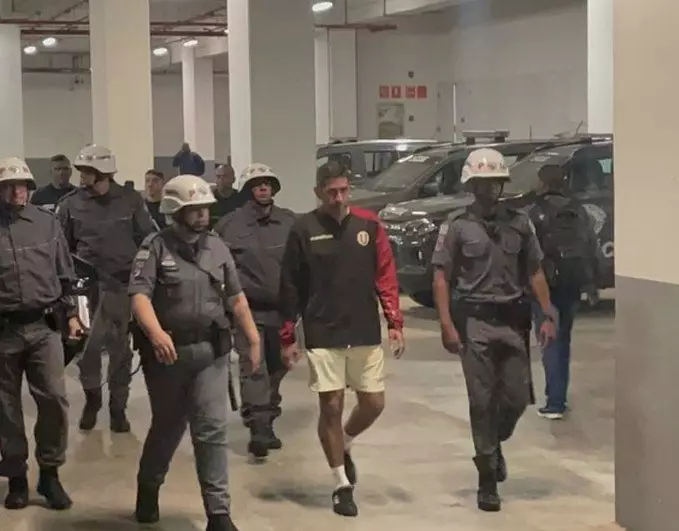 Preparador físico do Universitario-PER preso por injúria racial. Entenda!