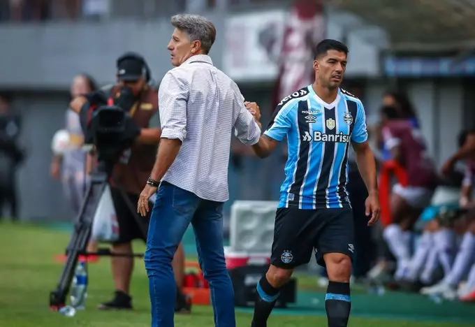 Técnico Renato Portaluppi confirma: Luis Suárez fica no Grêmio até dezembro. Entenda!