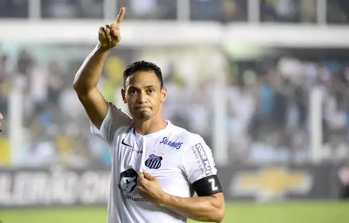 Ícone do futebol brasileiro, Ricardo Oliveira anuncia aposentadoria e recebe homenagem do Santos. Entenda!
