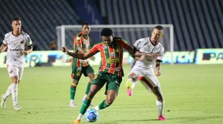 Sampaio Corrêa e Ituano empataram em 0 a 0, no Castelão, pela 17ª rodada do Brasileirão Série B. Confira!