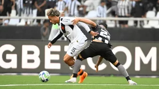 Botafogo vence Vasco por 2 a 0 com autoridade e mantém liderança no Brasileirão. veja!