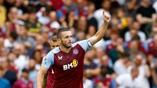 O Aston Villa vceu o Everton sem dificuldades por 4 a 0 em ogo válido pelo Campeonato Inglês.