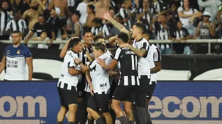Botafogo vence o Internacional de virada por 3 a 1 em jogo válido pela 19ª rodada do Campeonato Brasileiro.