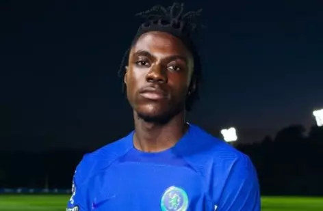 Chelsea garante contratação de Romeo Lavia em meio a disputa intensa. Entenda!