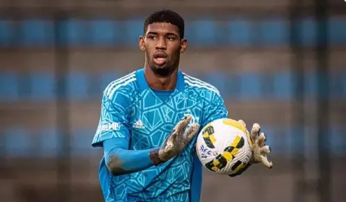 Eintracht Frankfurt contrata goleiro brasileiro Kauã. Entenda!