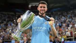 Al-Nassr acerta com zagueiro do Manchester City e meia do Porto. veja!