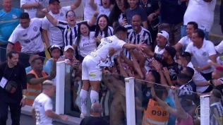 O Santos venceu o Grêmio por 2 a 1 de virada e respira em luta contra Z-4. veja!